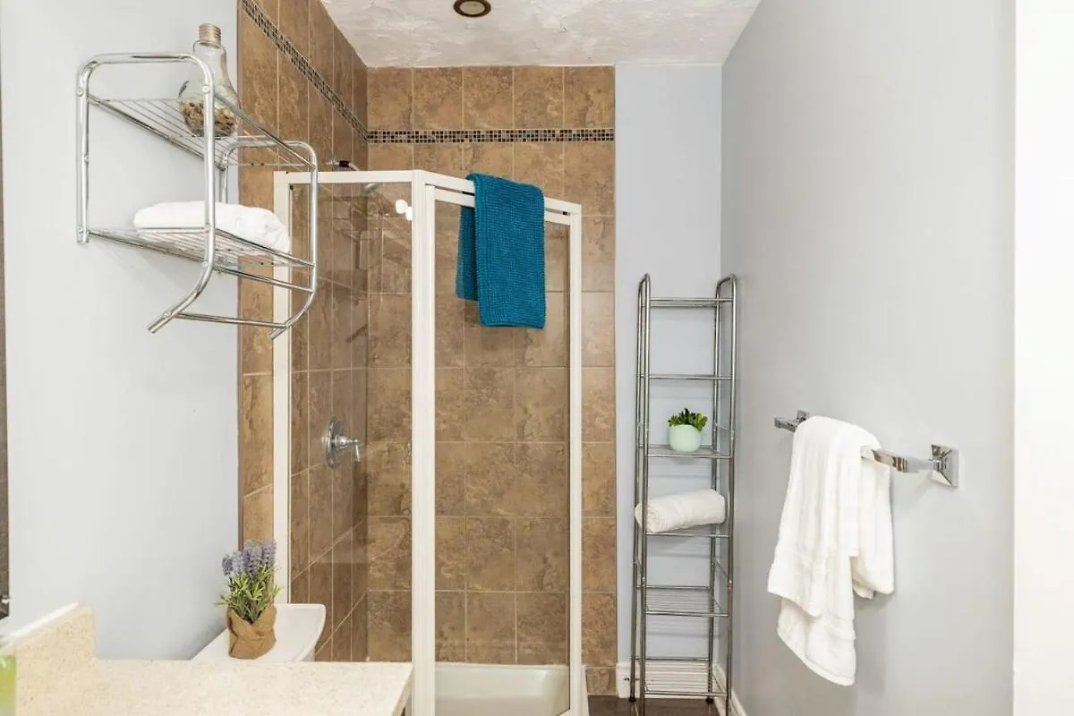 Apartment Pet-Friendly Home - Near Chinatown & Little Italy Ottawa Canada