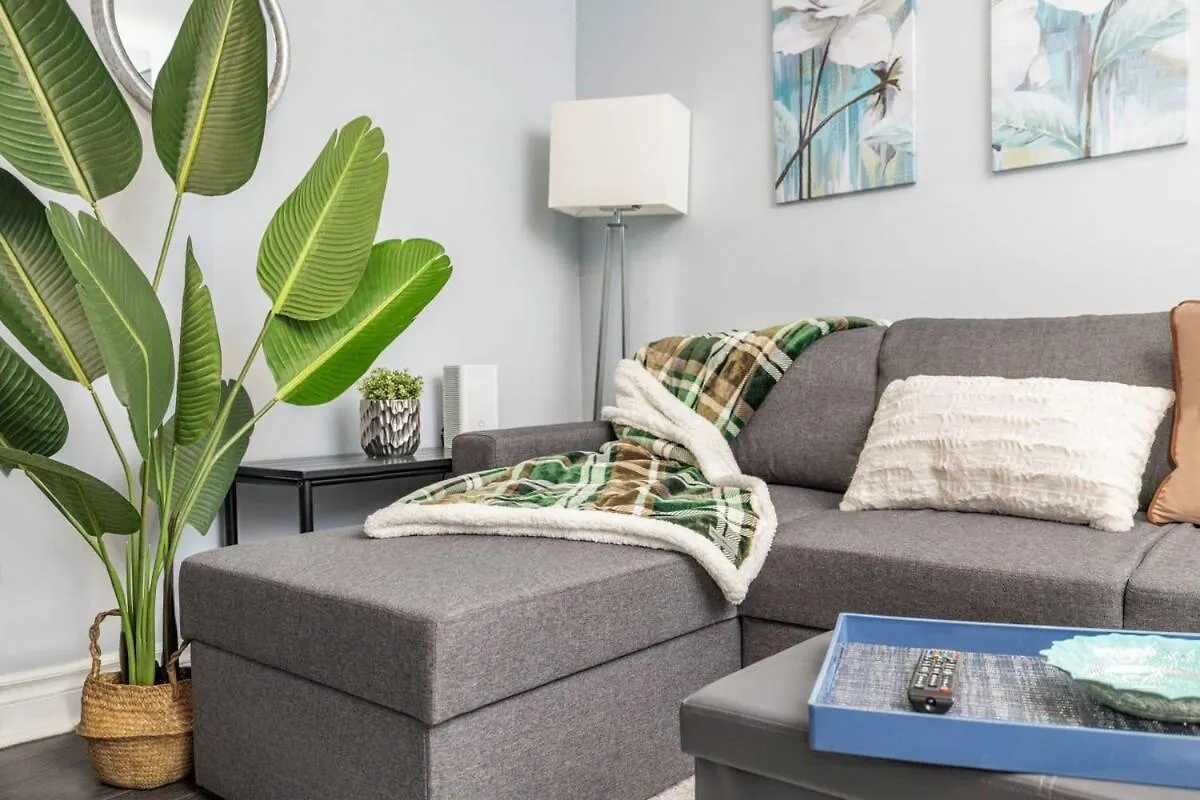 Apartment Pet-Friendly Home - Near Chinatown & Little Italy Ottawa Canada